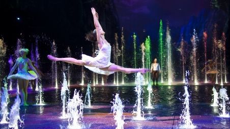 澳門新濠天地「水舞間」門票及新濠影滙「沖天飛馳套票」優惠