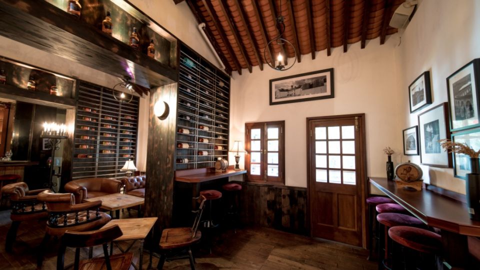 於海利公館內的餐廳消費滿HKD300 每HKD2即可賺取1「亞洲萬里通」里數