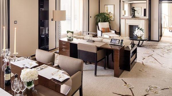 於 香港 半島 酒店 可享HK$450簽賬 回贈